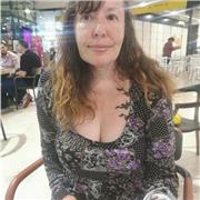 Profesora bilingüe, titulada y con amplia experiencia imparte clases de inglés, francés y español para extranjeros.